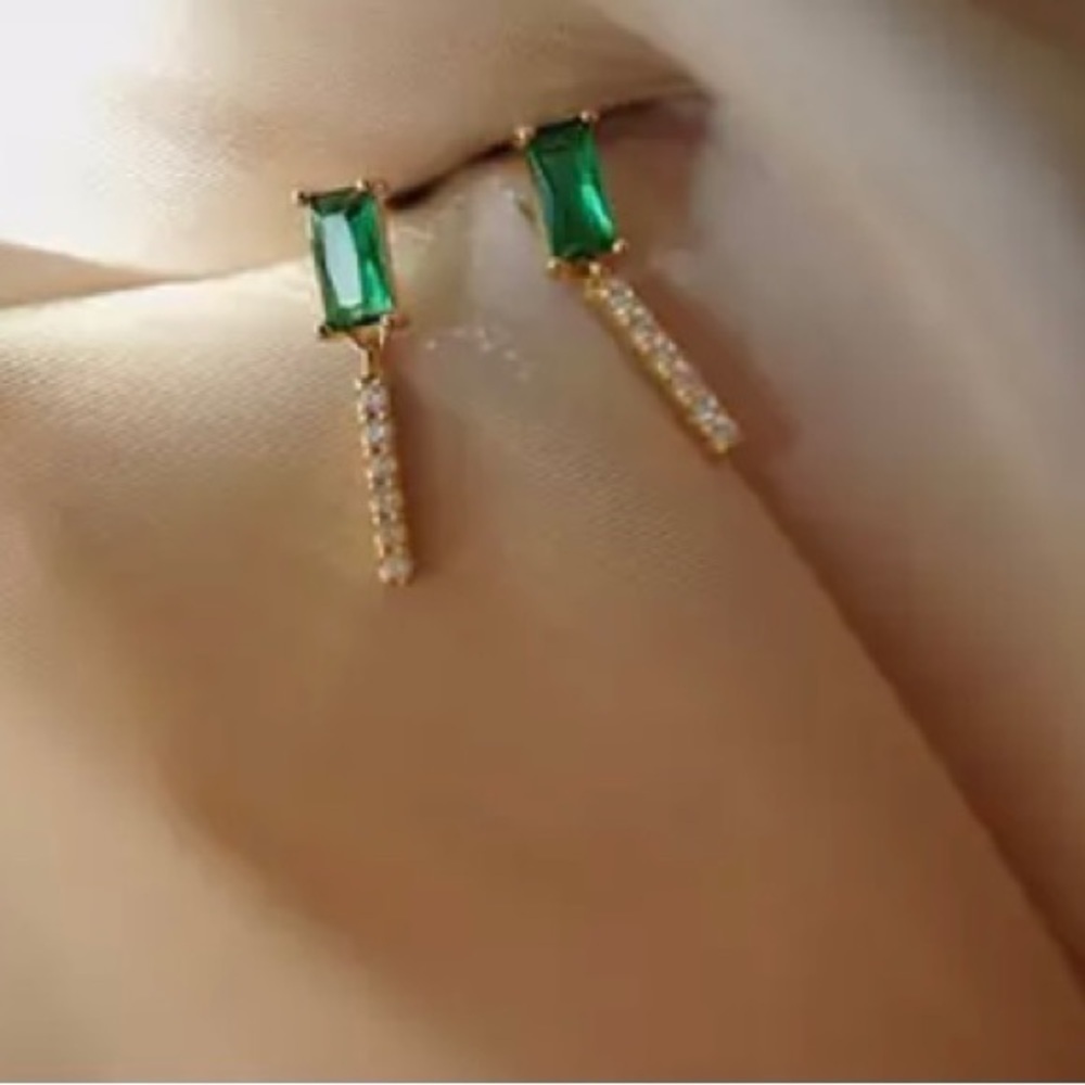 Emerald Rhinestone Earrings - Picture 6 of 6